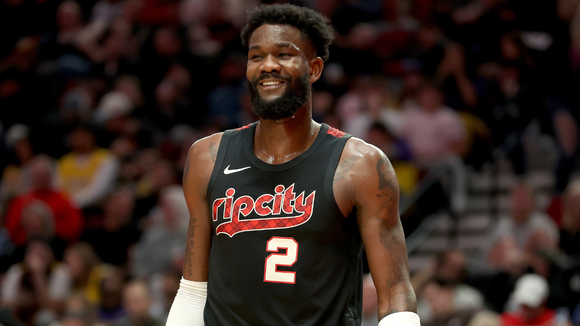Breaking News: DeAndre Ayton Signs With Lakers