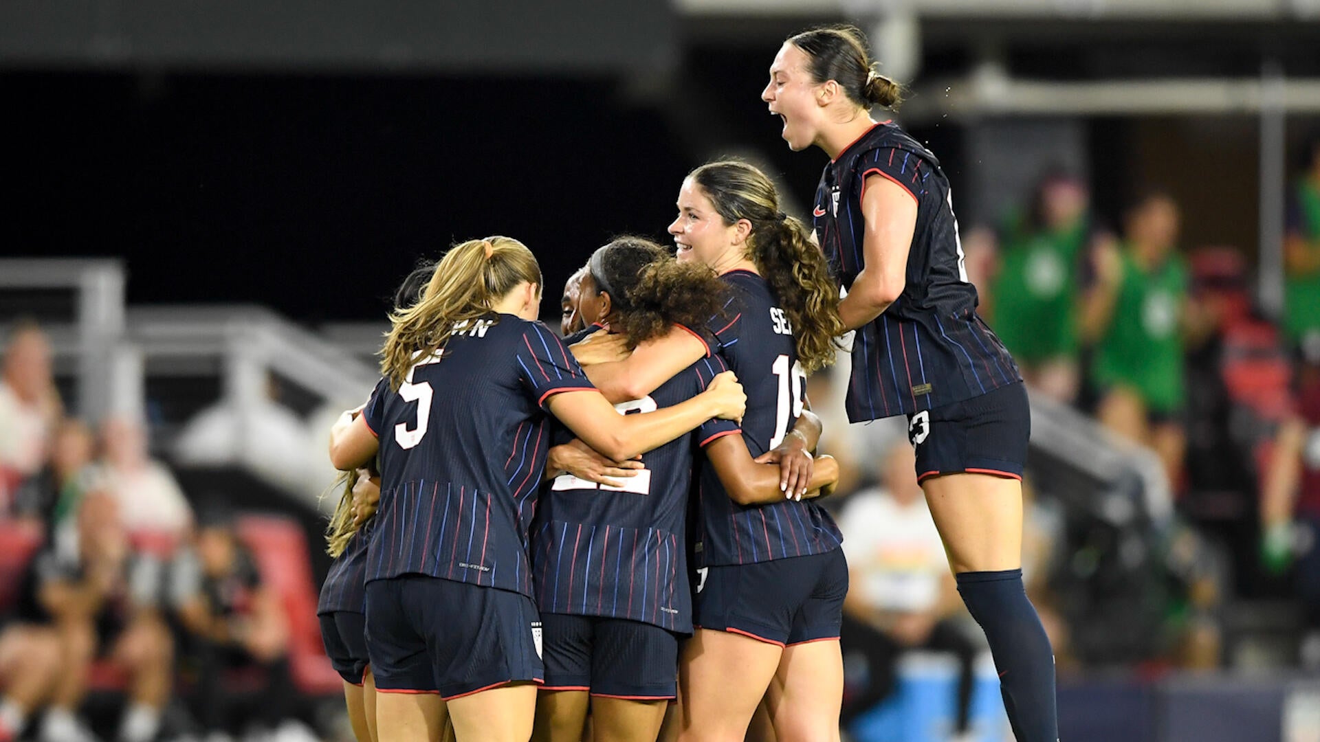 https://sportshub.cbsistatic.com/i/2025/07/03/294663f9-a768-4dd7-8cd8-e06c300c794e/uswnt.jpg