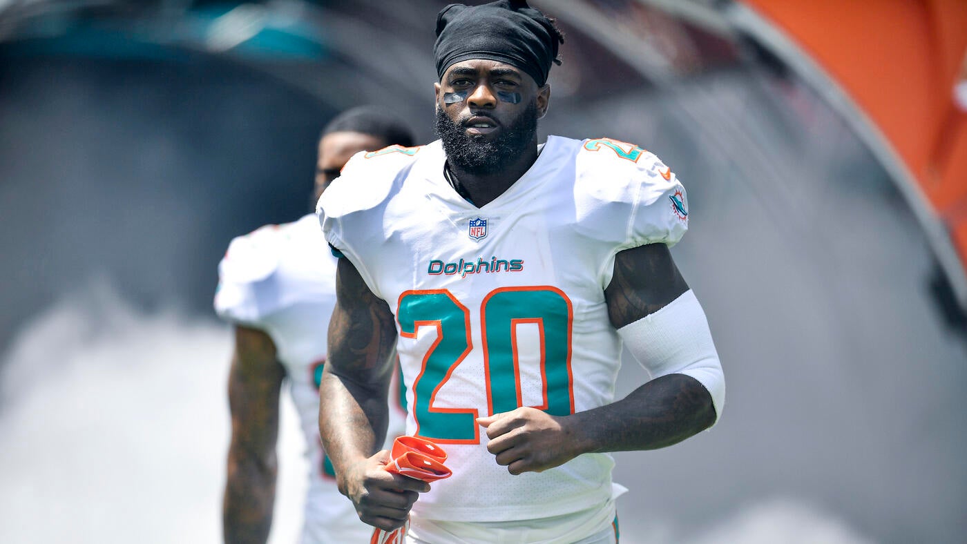 
                        Ex-Dolphins DB Reshad Jones scammed out of $2.58 million in grand theft, money laundering scheme, per report
                    