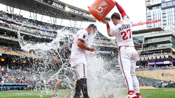 Highlights: Twins walk off Rays on Brooks Lee's bunt