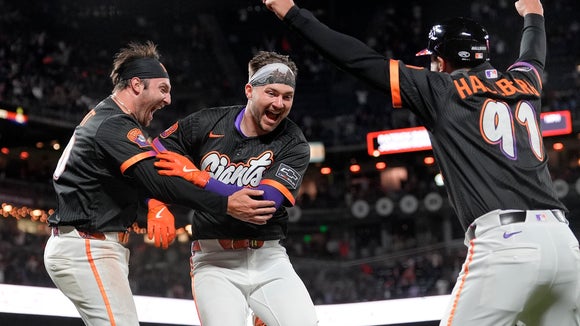 Highlights: Bailey's walk-off, inside-the-park homer lifts Giants past Phillies