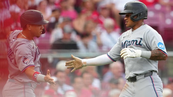 Highlights: Marlins at Reds (7/8)