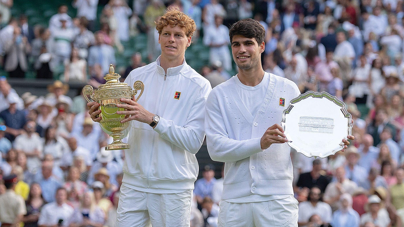 usatsi-26635709-sinner-alcaraz-2025-wimbledon-trophies-1400.jpg