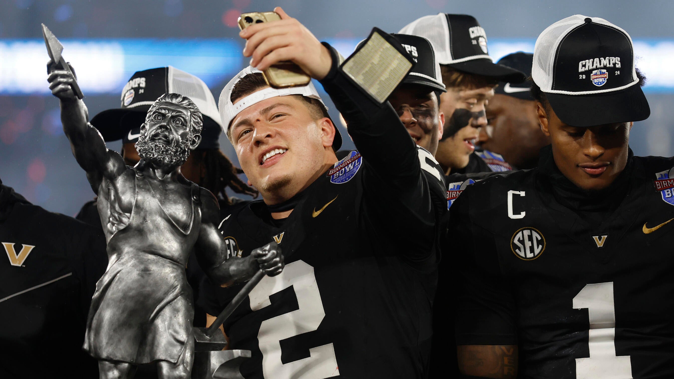https://sportshub.cbsistatic.com/i/2025/07/14/837b0a80-f017-4e2f-9ec5-50693bc9e727/gettyimages-2199729929.jpg