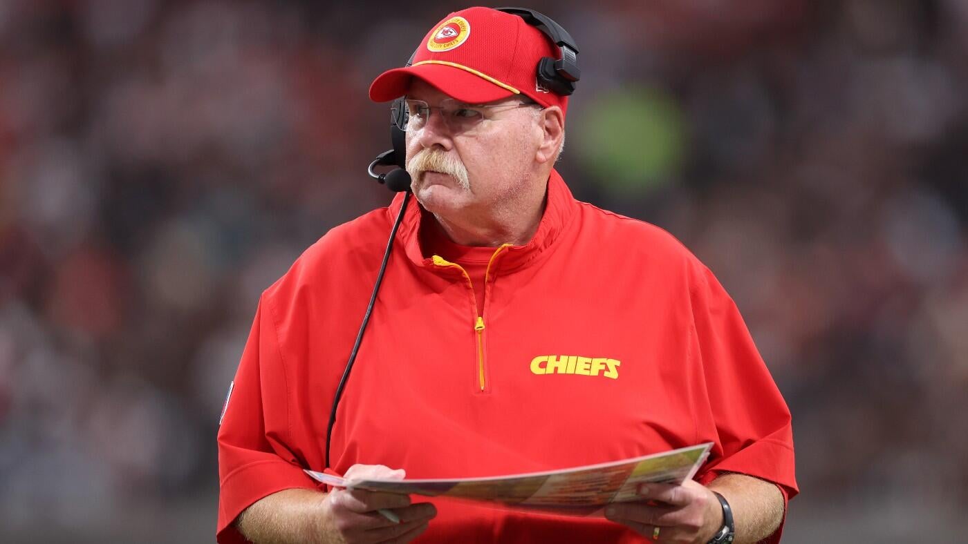 Ranking NFL head coaches from best to worst, Ndamukong Suh retires and we have the first training camp holdout