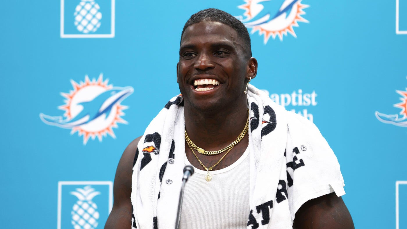 https://sportshub.cbsistatic.com/i/2025/07/22/e4156712-d808-4f73-b980-19f002521334/tyreek-hill-presser.jpg