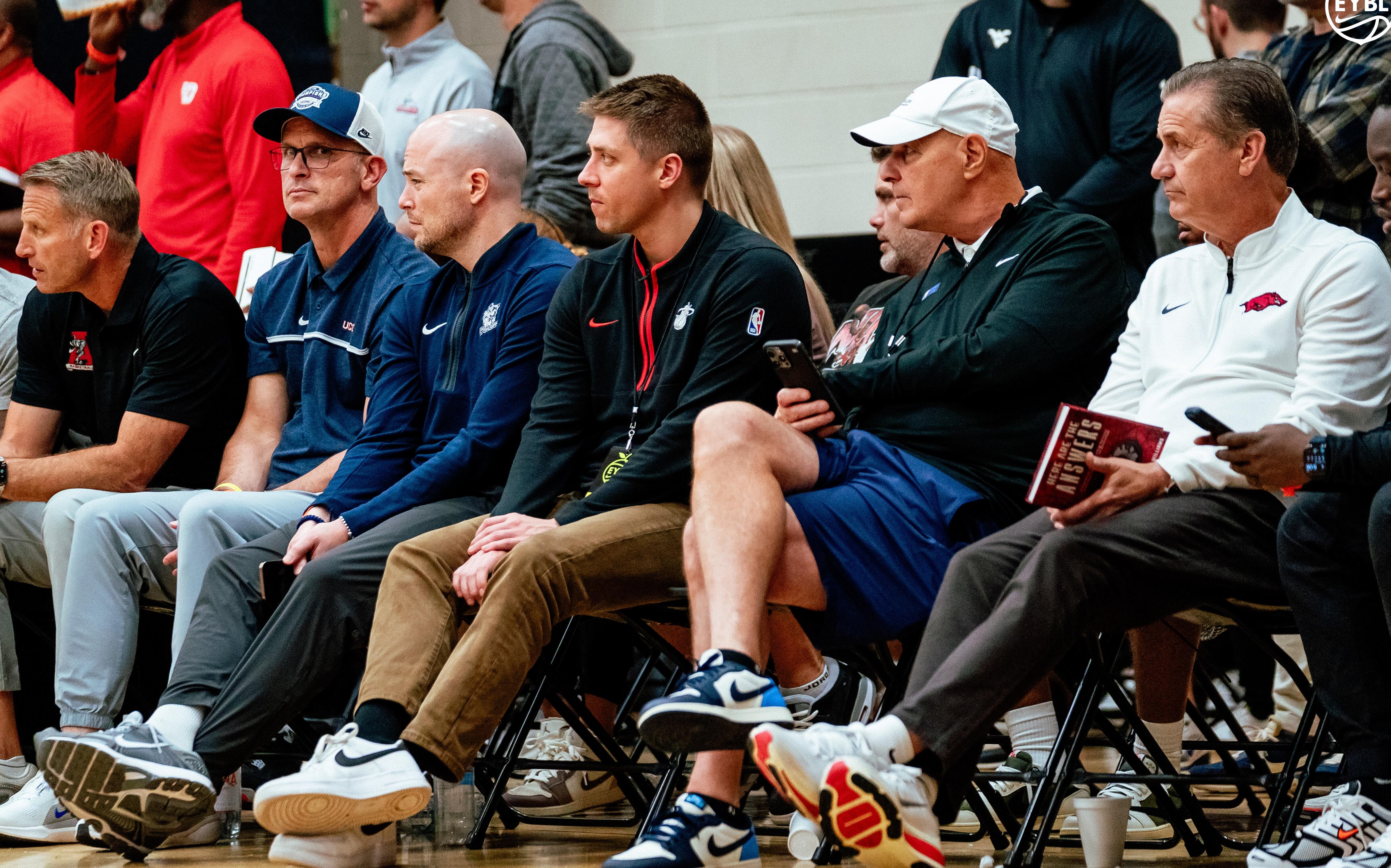 https://sportshub.cbsistatic.com/i/2025/07/23/454c463b-e86f-46f4-bb13-a484b42099d3/250718-nike-eybl-peachjam-day4-sm-147.jpg
