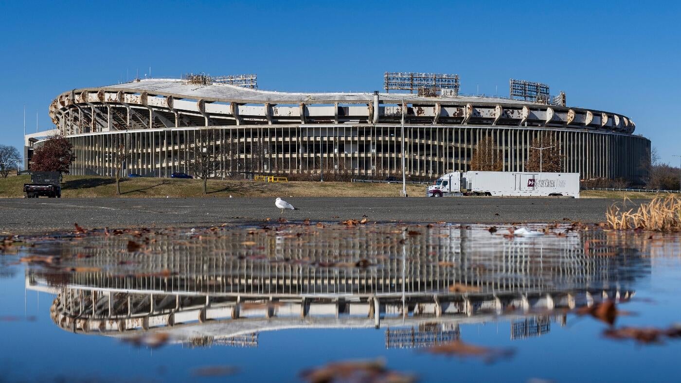 https://sportshub.cbsistatic.com/i/2025/08/01/0148c8e8-88b9-4737-8a9b-8e567cda94fd/rfk-stadium.jpg