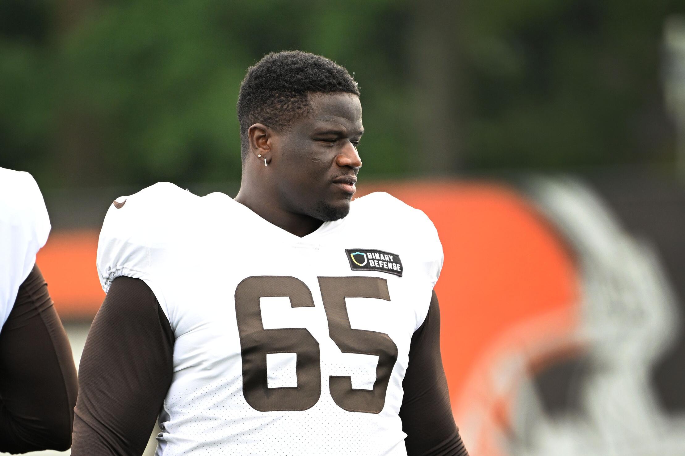 Dolphins sign former first-round OL Germain Ifedi as injuries pile up