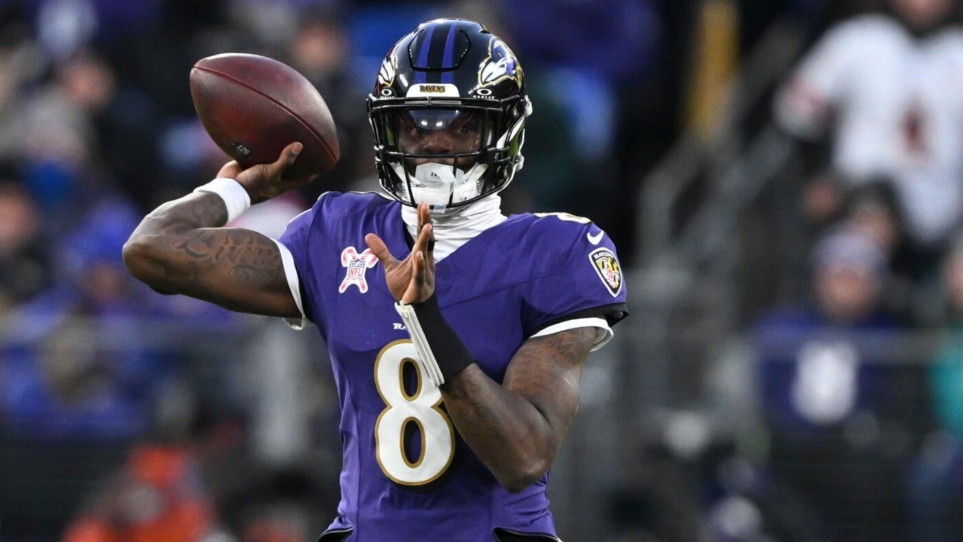 https://sportshub.cbsistatic.com/i/2025/08/05/fdf69538-0237-4a43-94c1-7ae6732b577c/lamar-jackson-1.jpg