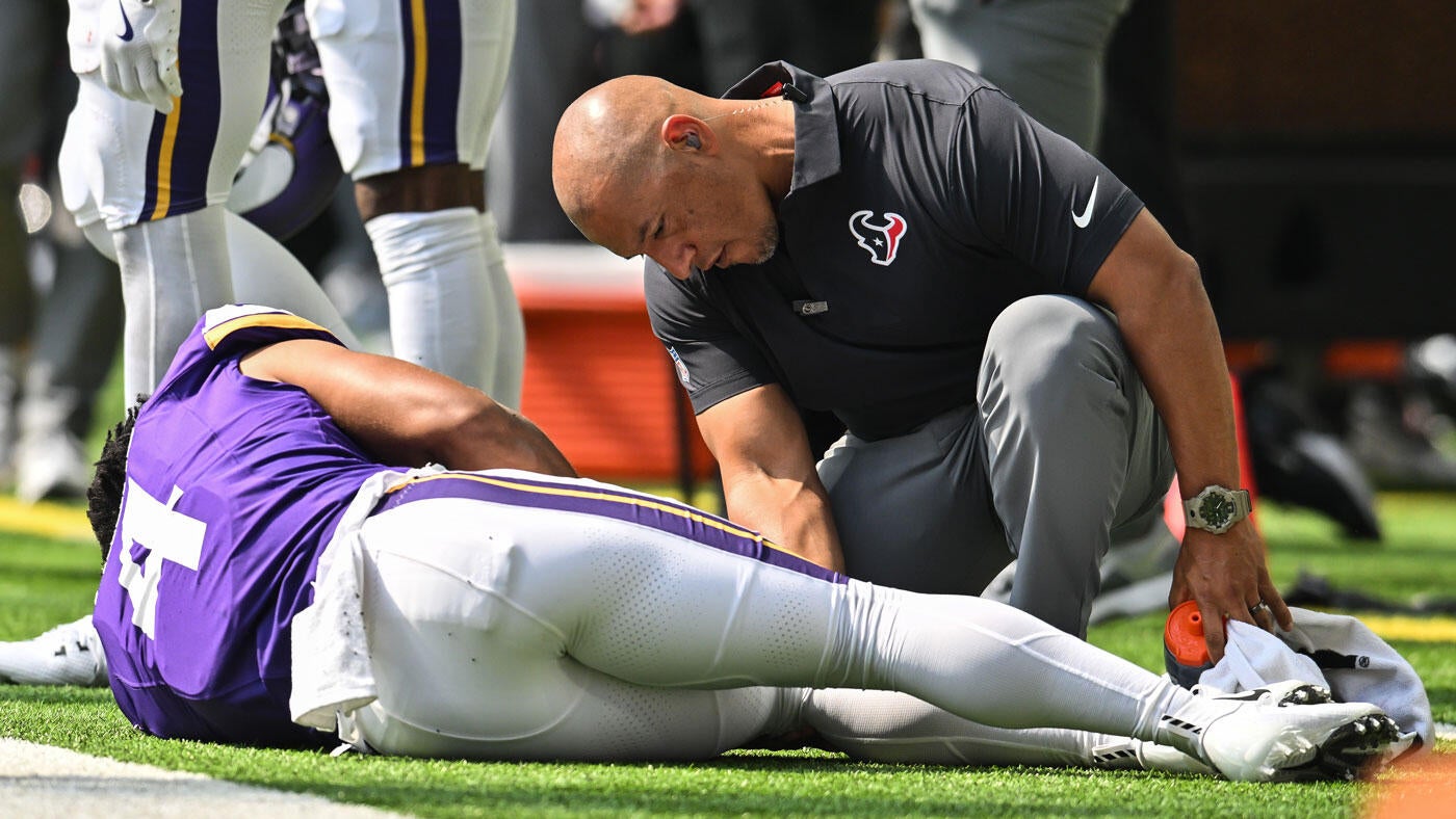 Vikings' Rondale Moore suffers 'pretty significant' left knee injury in preseason matchup vs. Texans