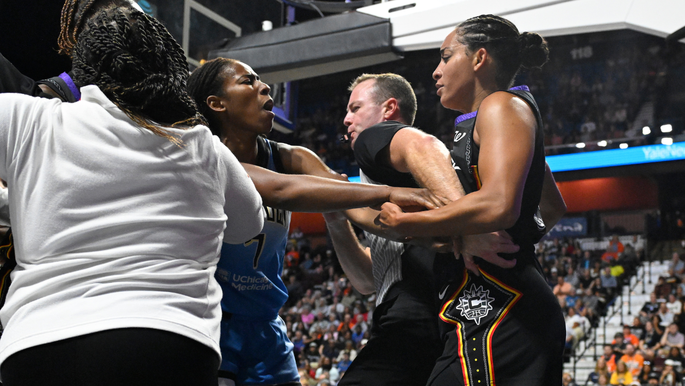https://sportshub.cbsistatic.com/i/2025/08/14/f38eff69-2f7c-403f-b9d6-7c117a40323c/wnba-fight-imagn.png