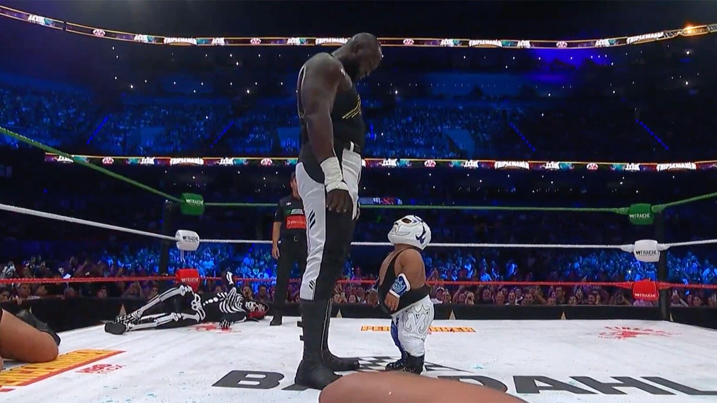 Watch as 3-foot-3 Microman fights 7-foot-3 WWE superstar Omos at AAA  Triplemania XXXIII - CBSSportscom