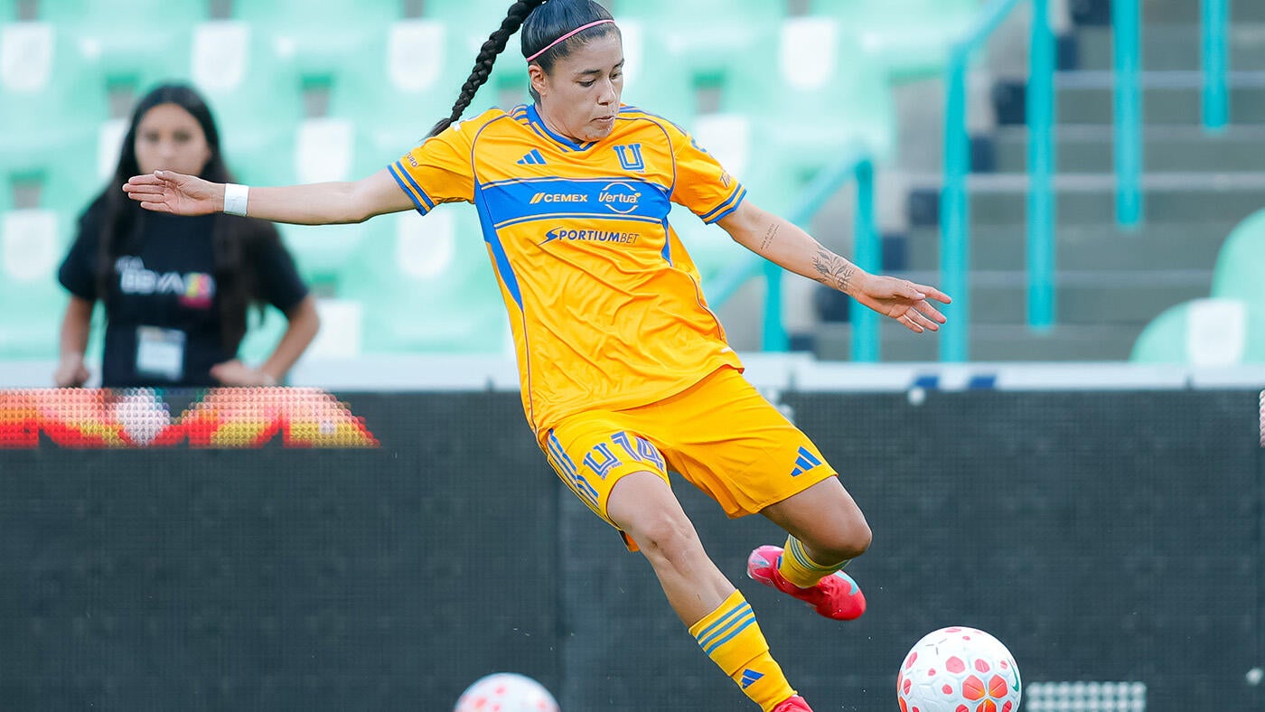 Santos Laguna v Tigres UANL - Liga MX Femenil 2025
