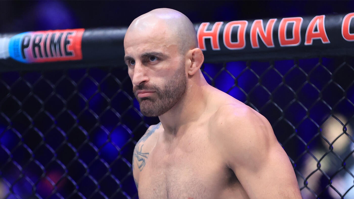 https://sportshub.cbsistatic.com/i/2025/08/19/9f6faf16-b4bd-4ccc-ab4e-ba6bbfd95dfa/alexander-volkanovski-ufc-319-mma-news-today-aug-19-2025-lerone-murphy.jpg