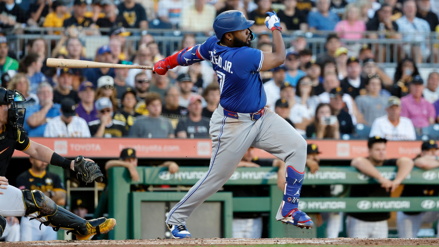 Vladimir Guerrero Jr. injury: Blue Jays star leaves game vs. Pirates due to hamstring tightness