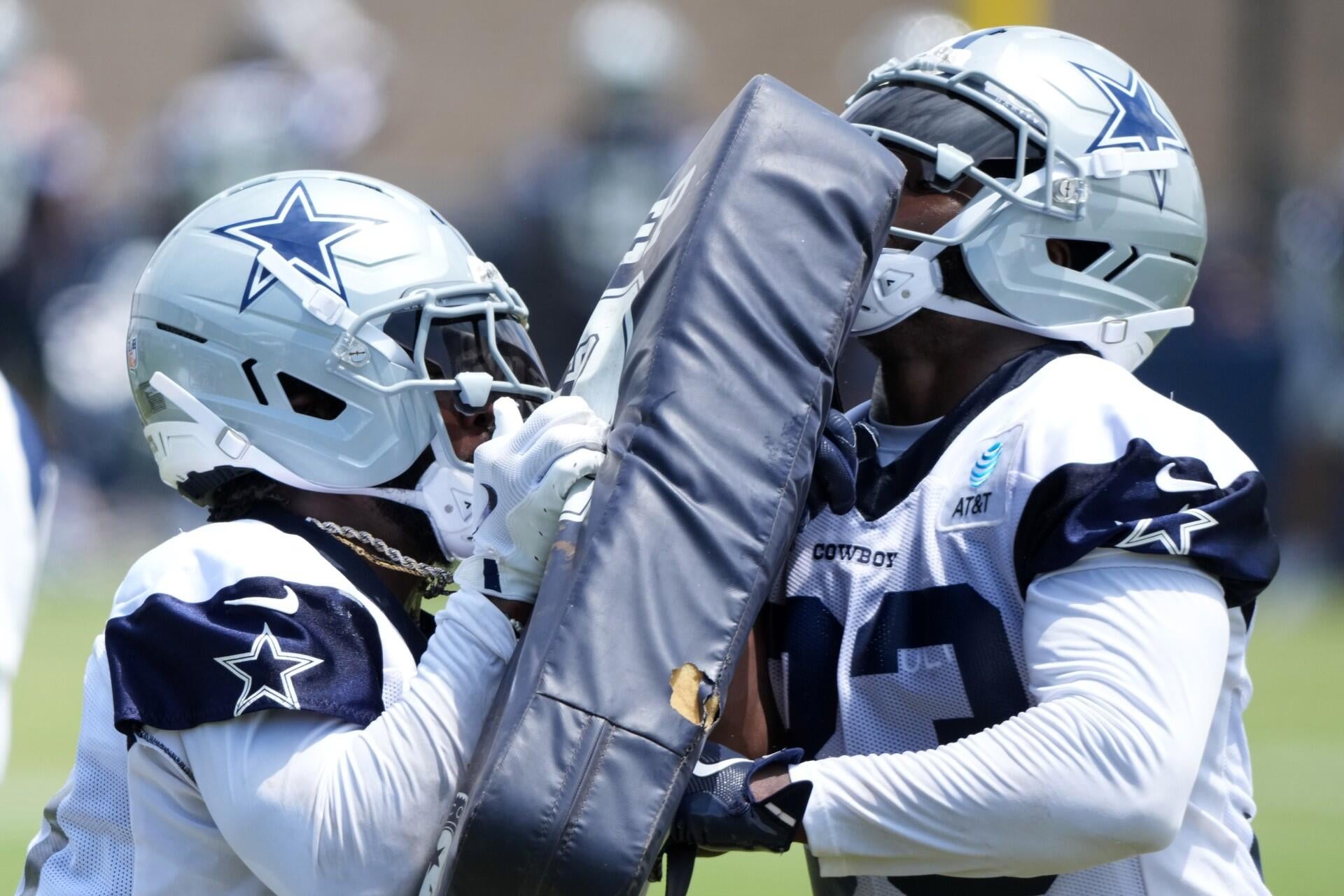 https://sportshub.cbsistatic.com/i/2025/08/27/6d18b37a-b271-4af2-8646-e662e47c1479/javontemiles.jpg