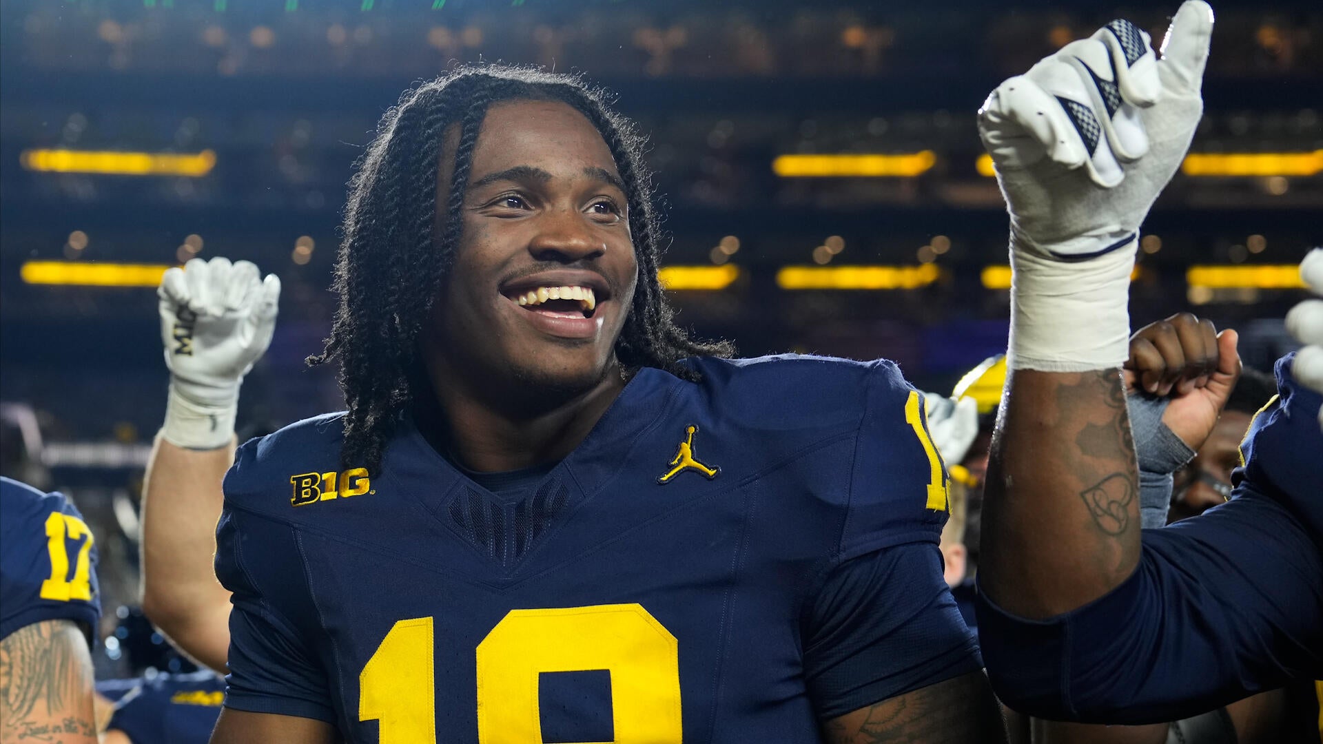 https://sportshub.cbsistatic.com/i/2025/09/02/784775af-92a2-4ae6-ae1b-a0c5f8e9667a/bryce-underwood.jpg