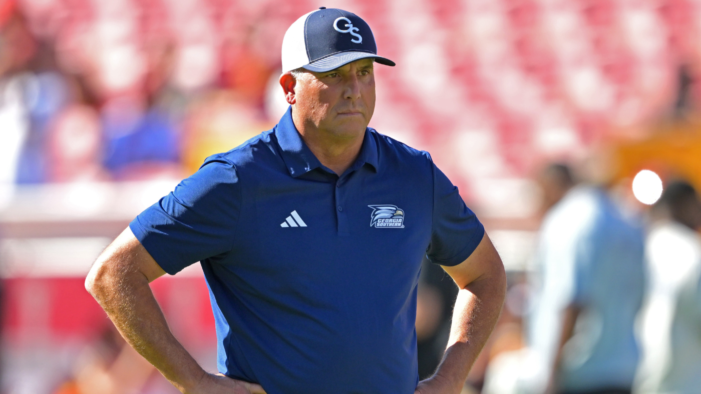 https://sportshub.cbsistatic.com/i/2025/09/07/9136e81a-e9ab-4bfb-9a3e-b35ac262c275/helton-usc-imagn.png