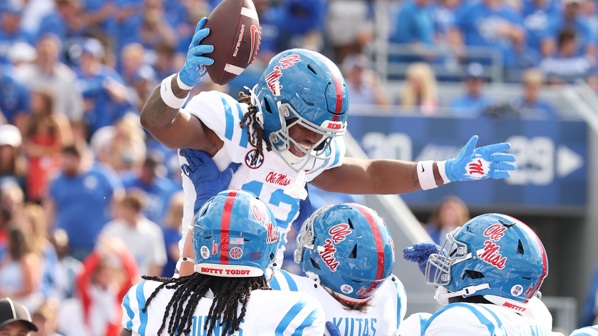 https://sportshub.cbsistatic.com/i/2025/09/07/fa1e0278-0a0d-440c-a222-87742a4f90b4/olemiss.jpg