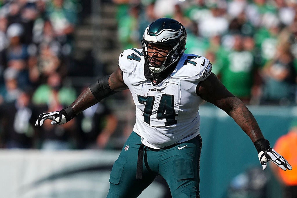 Fred Johnson plays major role in Eagles' improbable comeback victory over Rams