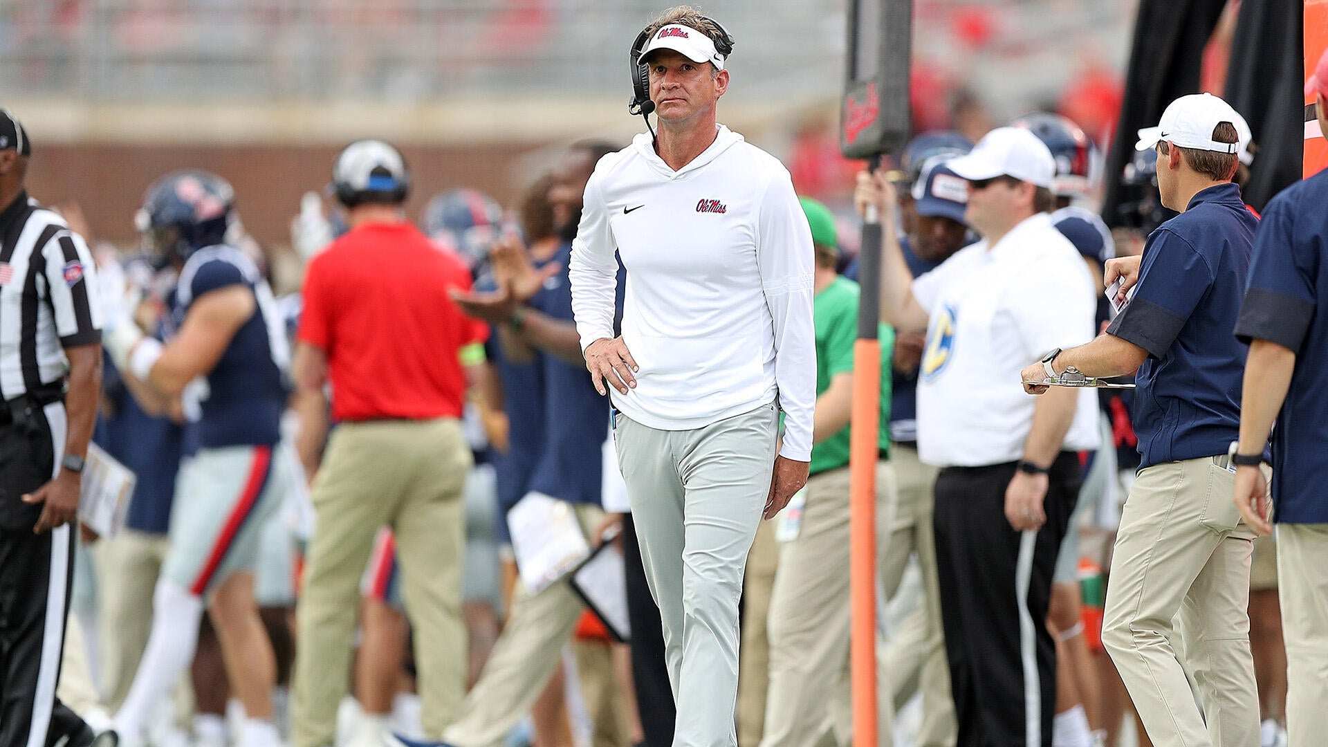 https://sportshub.cbsistatic.com/i/2025/09/24/59c08478-c22d-4af2-8ba3-21b7f61b3187/lane-kiffin.jpg