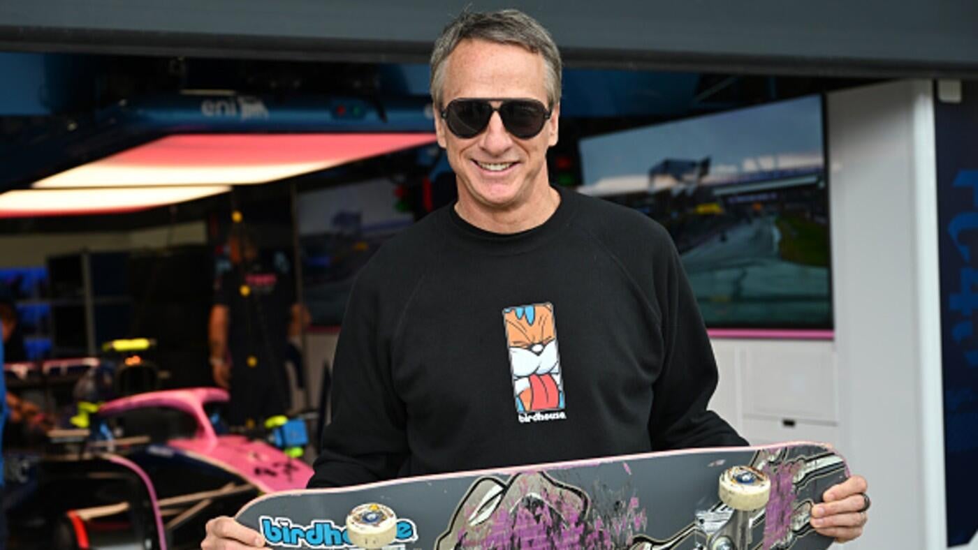 https://sportshub.cbsistatic.com/i/2025/09/25/adbcb172-7309-4a3c-977e-48b356860f28/tonyhawk.jpg