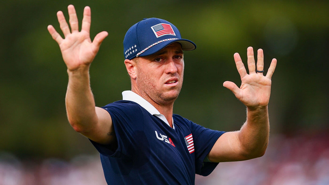 https://sportshub.cbsistatic.com/i/2025/09/28/7cdf1571-f129-4dc0-af96-cde138620e38/justin-thomas-hands-usa-g.jpg