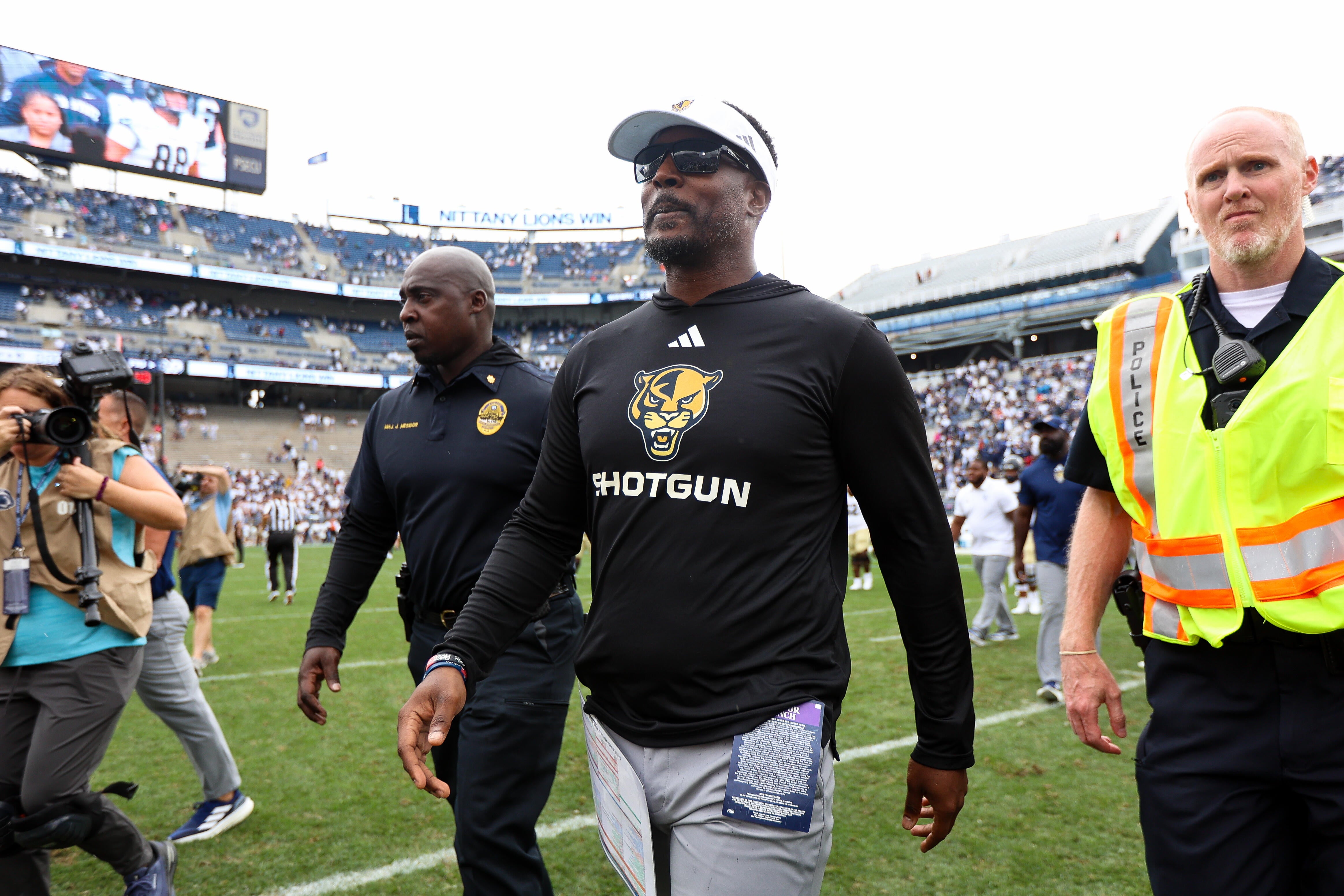 https://sportshub.cbsistatic.com/i/2025/10/02/17674ad1-cc67-4e8b-be47-730762b177ac/gettyimages-2233431896.jpg
