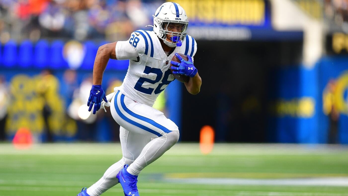 https://sportshub.cbsistatic.com/i/2025/10/03/39eaf7dd-fb65-4a97-8a22-a859afb11898/jonathan-taylor-colts-imagn-images.jpg