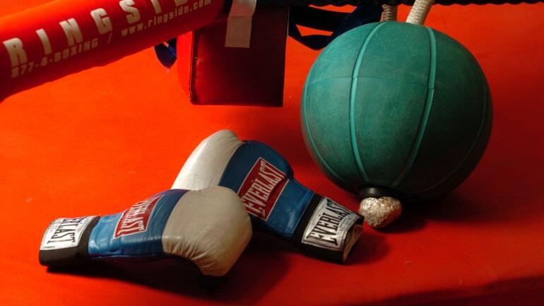 https://sportshub.cbsistatic.com/i/2025/10/09/c4774c45-f602-4bd7-b346-fb05aac7689e/boxing-gloves-generic.jpg