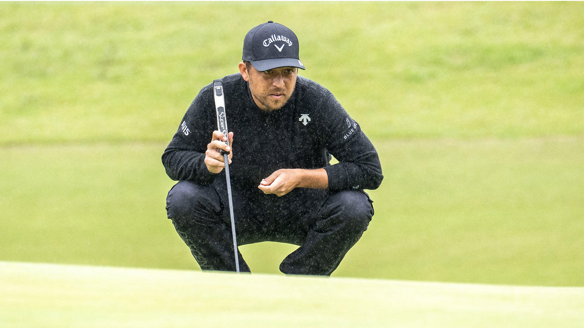 https://sportshub.cbsistatic.com/i/2025/10/11/7857e958-51e8-4e55-9319-405b9f6299e1/xander-schauffele-kneeling-japan-g.jpg