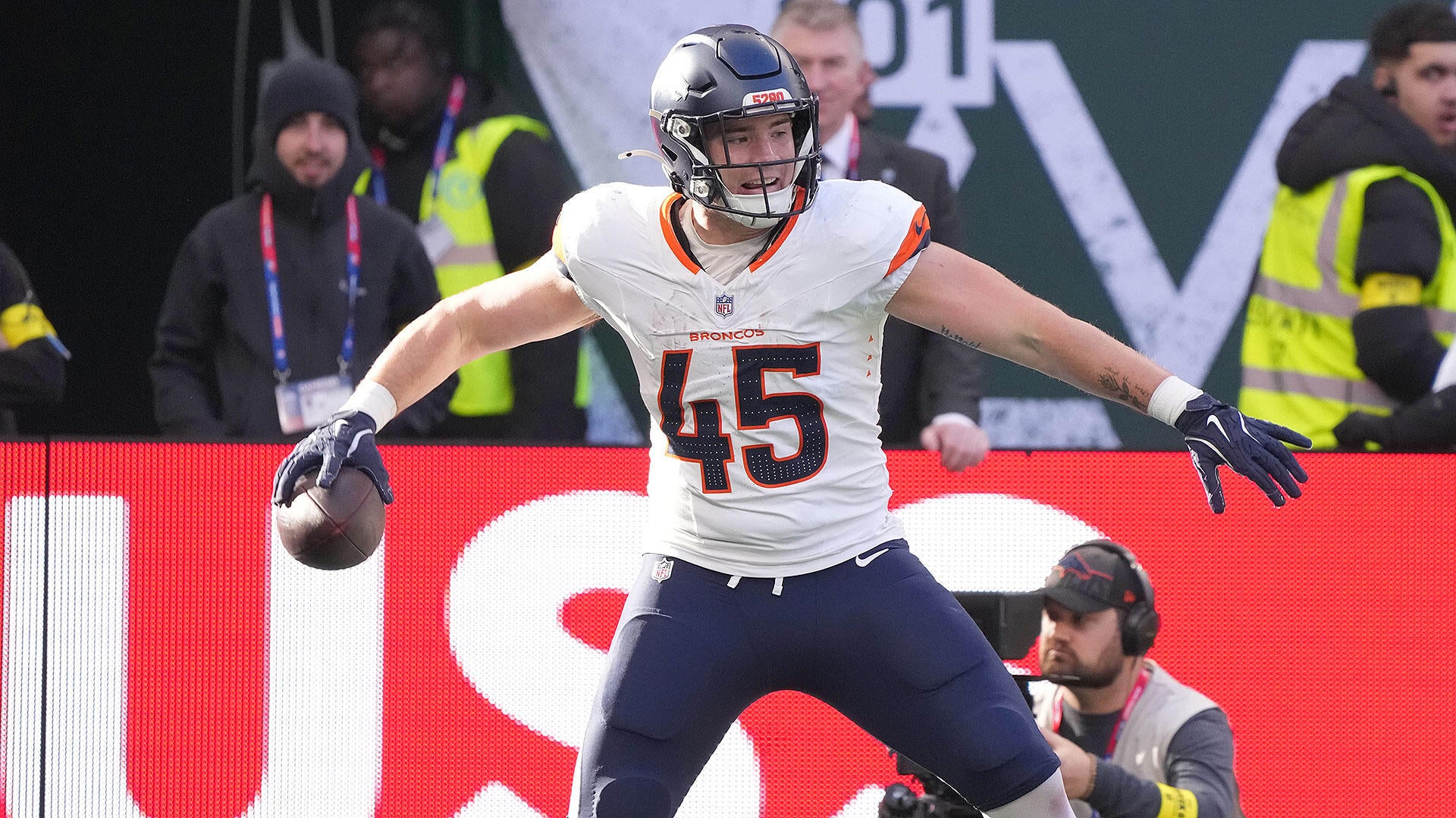 NFL longshot picks, 2025 Week 7 odds, player props: This parlay would return well over $21,000 on a $10 bet