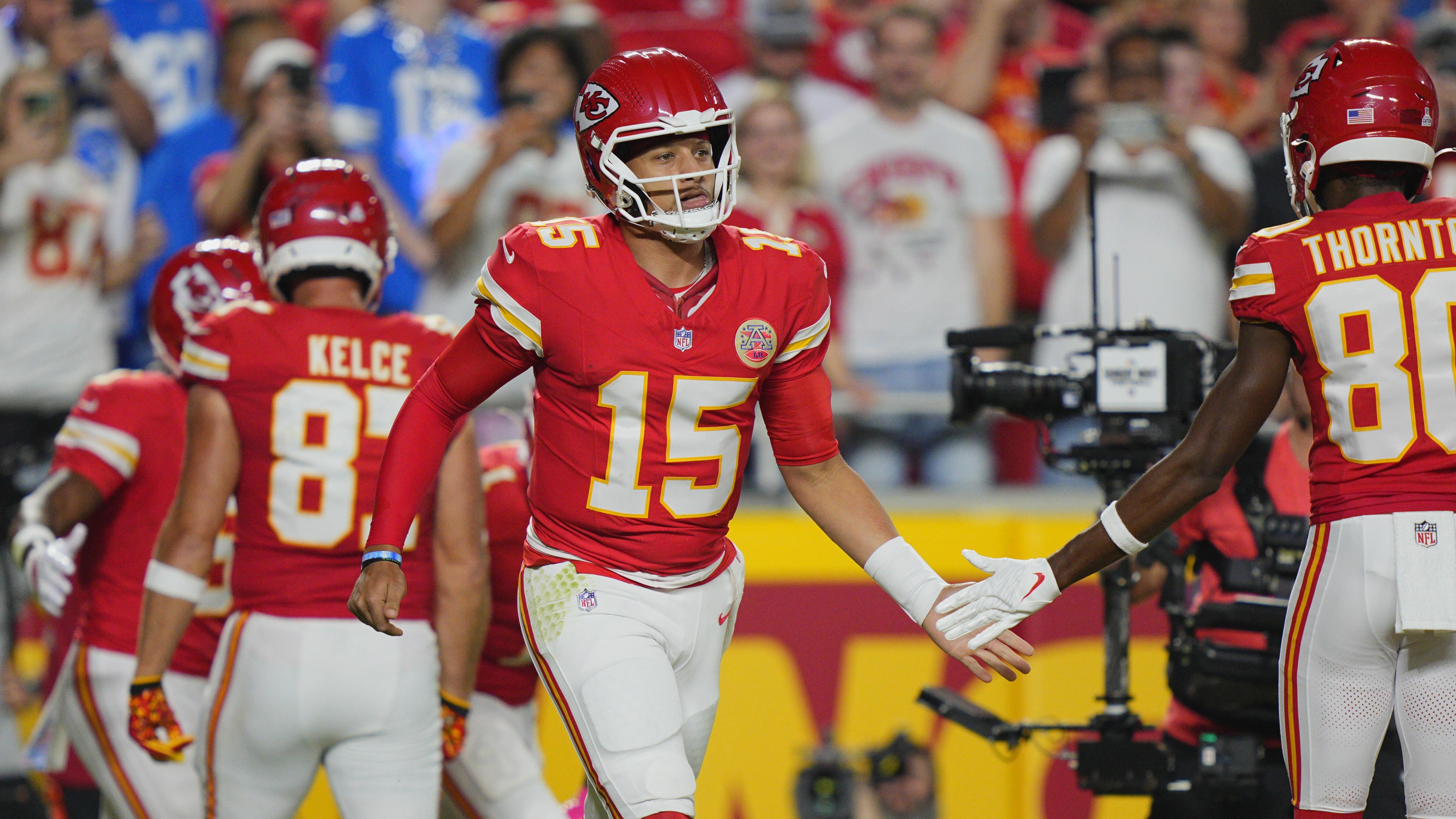https://sportshub.cbsistatic.com/i/2025/10/14/0f2b7d91-7a91-4e4c-a6af-8530c85a16dc/chiefs-offense.jpg