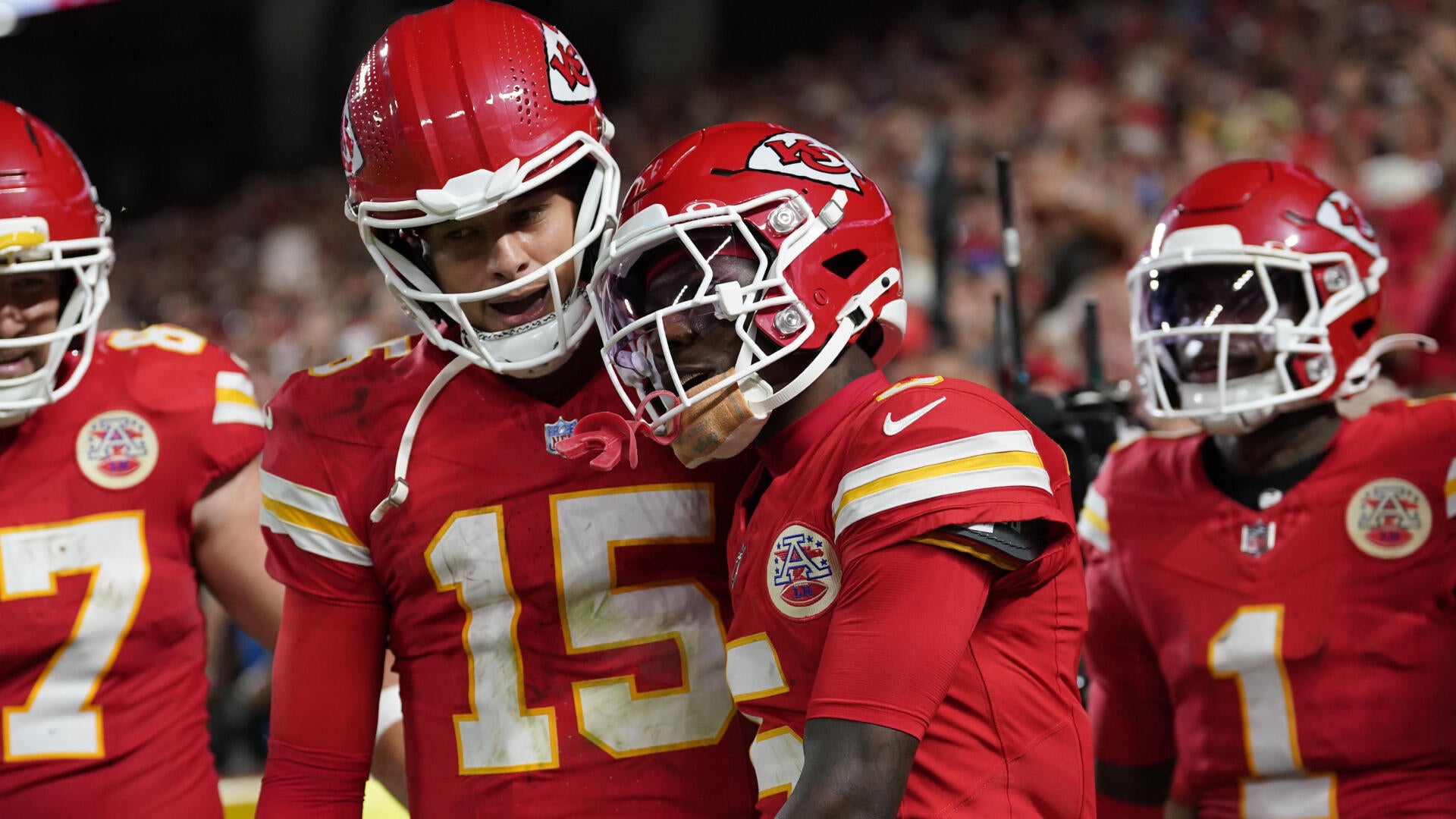 https://sportshub.cbsistatic.com/i/2025/10/14/bd2714f6-bbba-46d8-b3bb-46c6beb9559c/patrick-mahomes-hollywood-brown-chiefs-imagn.jpg