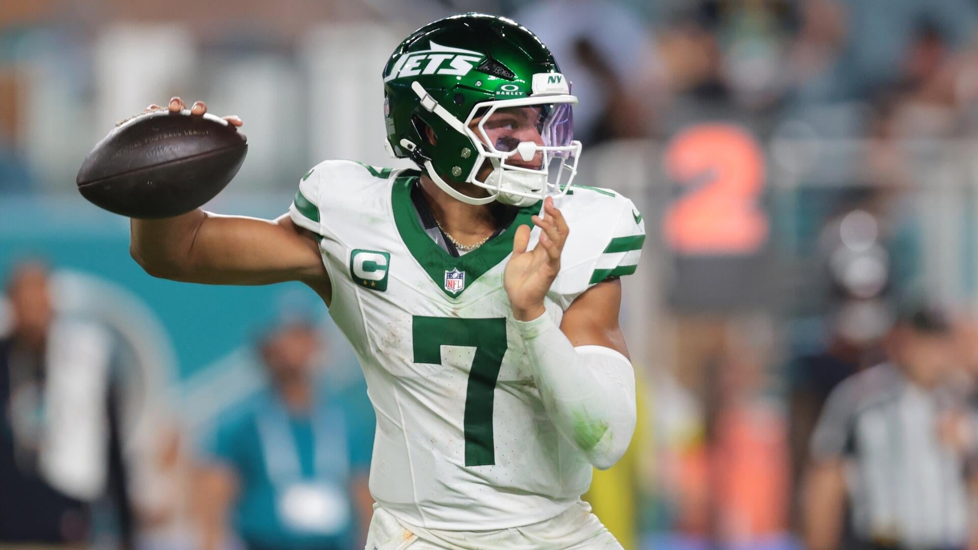 https://sportshub.cbsistatic.com/i/2025/10/14/dbdf4926-690c-4f9b-becb-64b86120fd2c/justin-fields-jets-imagn.jpg