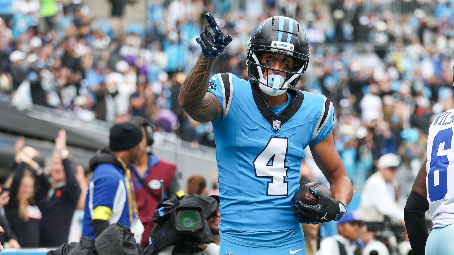 https://sportshub.cbsistatic.com/i/2025/10/18/4c26b4cf-8821-40f7-966a-a87e80a21e2c/tetairoa-mcmillan-carolina-panthers-imagn-images.jpg