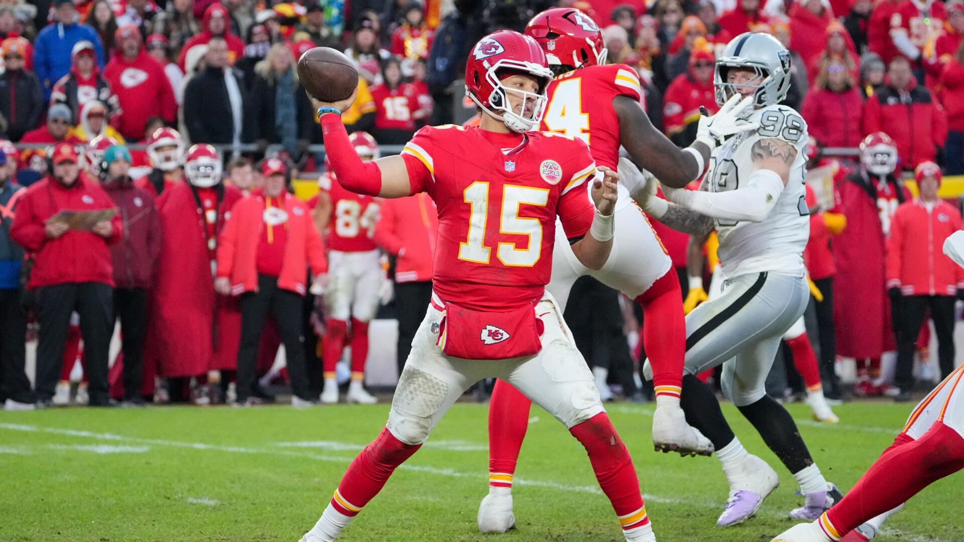 https://sportshub.cbsistatic.com/i/2025/10/18/f70d0bfb-7bf6-47a5-aa8c-6d71df2a959e/patrick-mahomes-kansas-city-chiefs-6.jpg