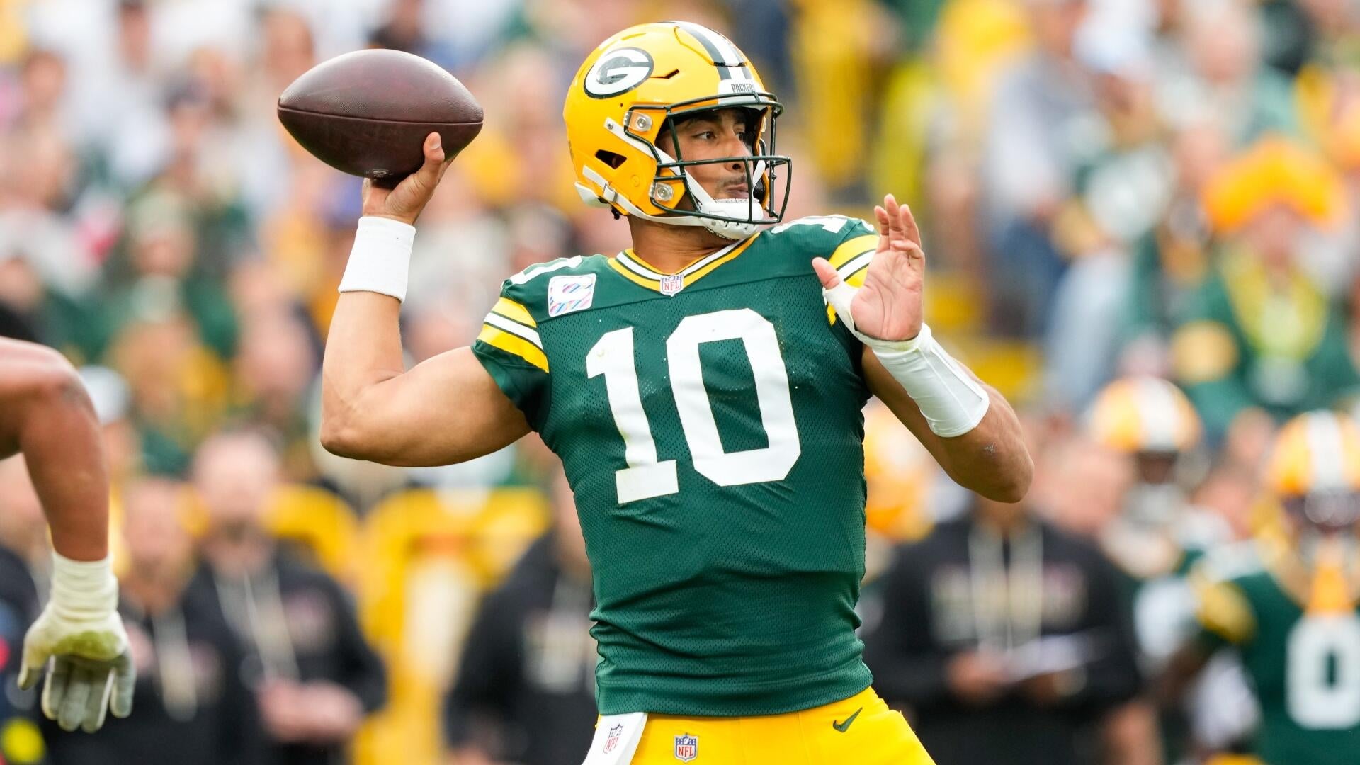 https://sportshub.cbsistatic.com/i/2025/10/19/2d0b4a21-45da-4ec0-94cf-ba63b7e542d6/jordan-love-packers.jpg