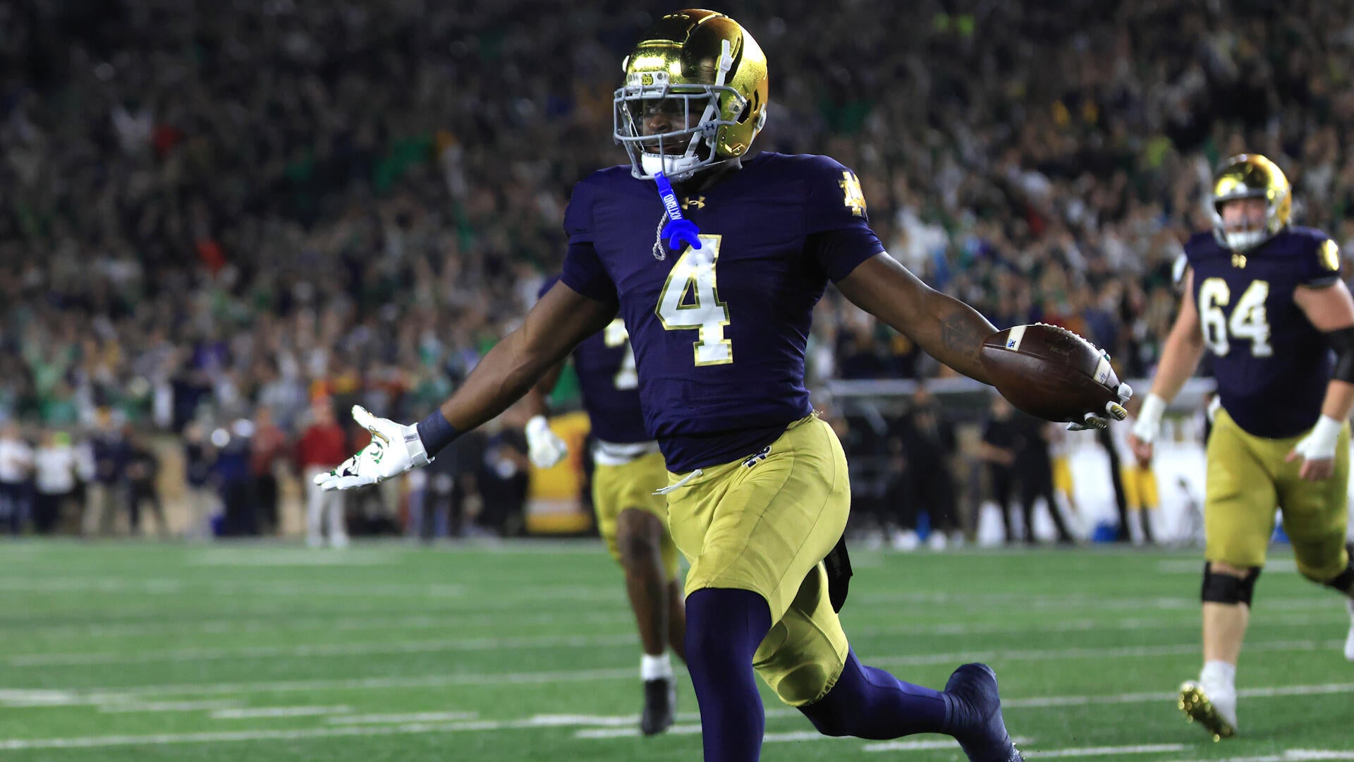 https://sportshub.cbsistatic.com/i/2025/10/19/89f4e295-5ee1-46c1-a53d-23e2c78c639b/hlvo-usc-notre-dame-1018-00-01-27-28-still002.jpg