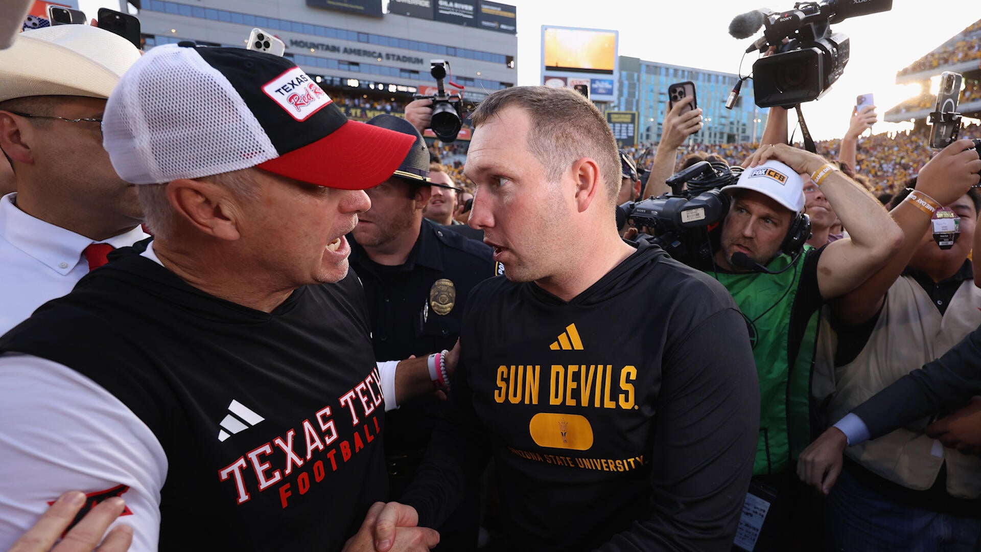 https://sportshub.cbsistatic.com/i/2025/10/19/f7492b26-5437-45a1-9b2b-4abfe1d421fd/asu.jpg