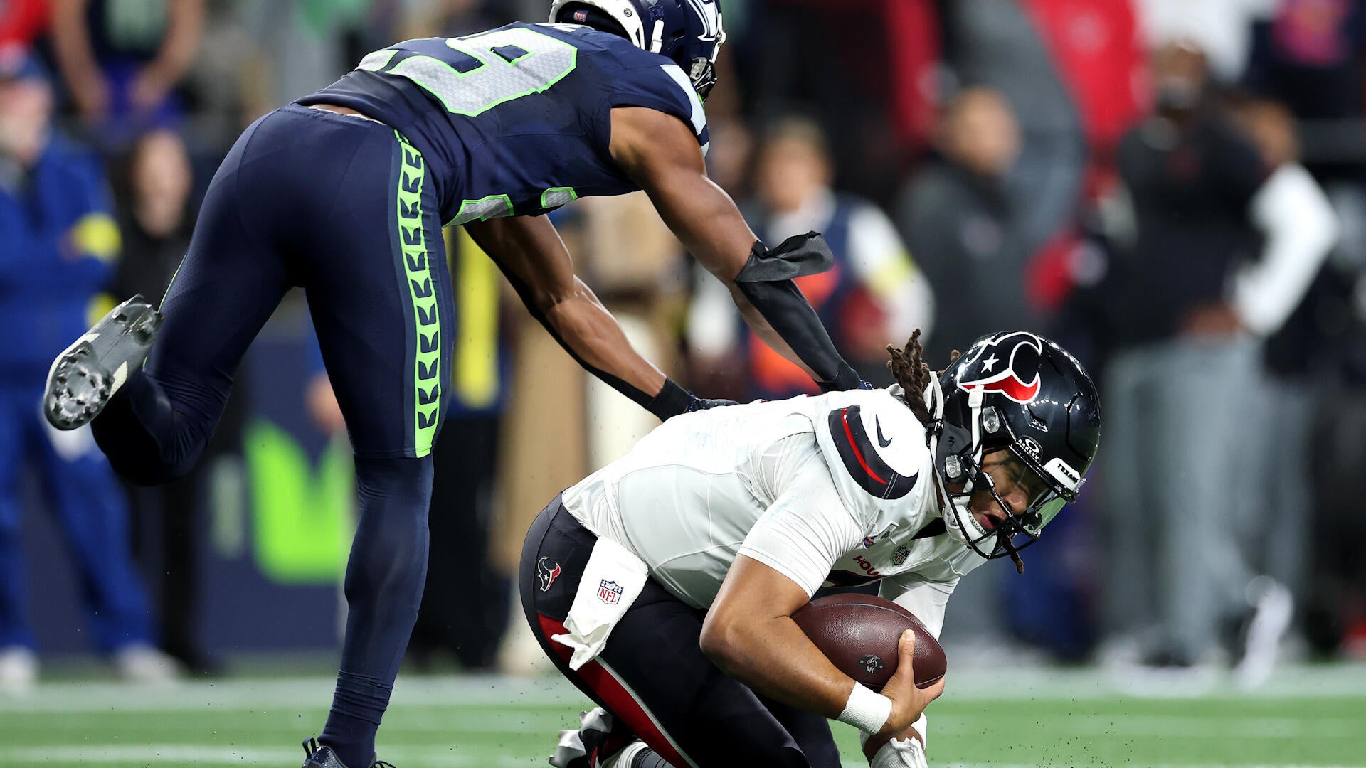 https://sportshub.cbsistatic.com/i/2025/10/21/ad2cc663-b5a4-49ad-bee2-c58ec481b943/vo-00-20-03-21-still009.jpg