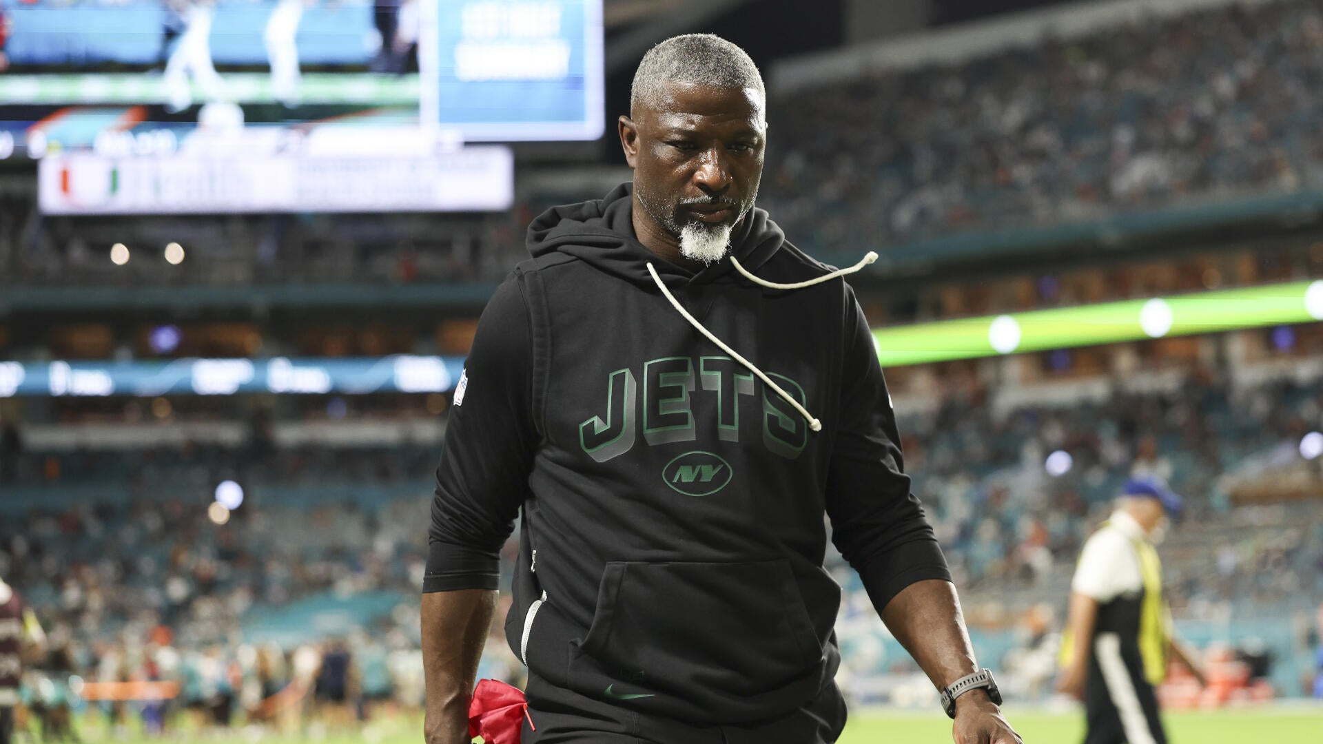 <a href="https://www.cbssports.com/nfl/news/jets-aaron-glenn-wont-name-starting-qb-justin-fields-tyrod-taylor-no-competition/" target="_blank">Jets’ Aaron Glenn won’t name starting QB between Justin Fields, Tyrod Taylor, but insists no competition</a>