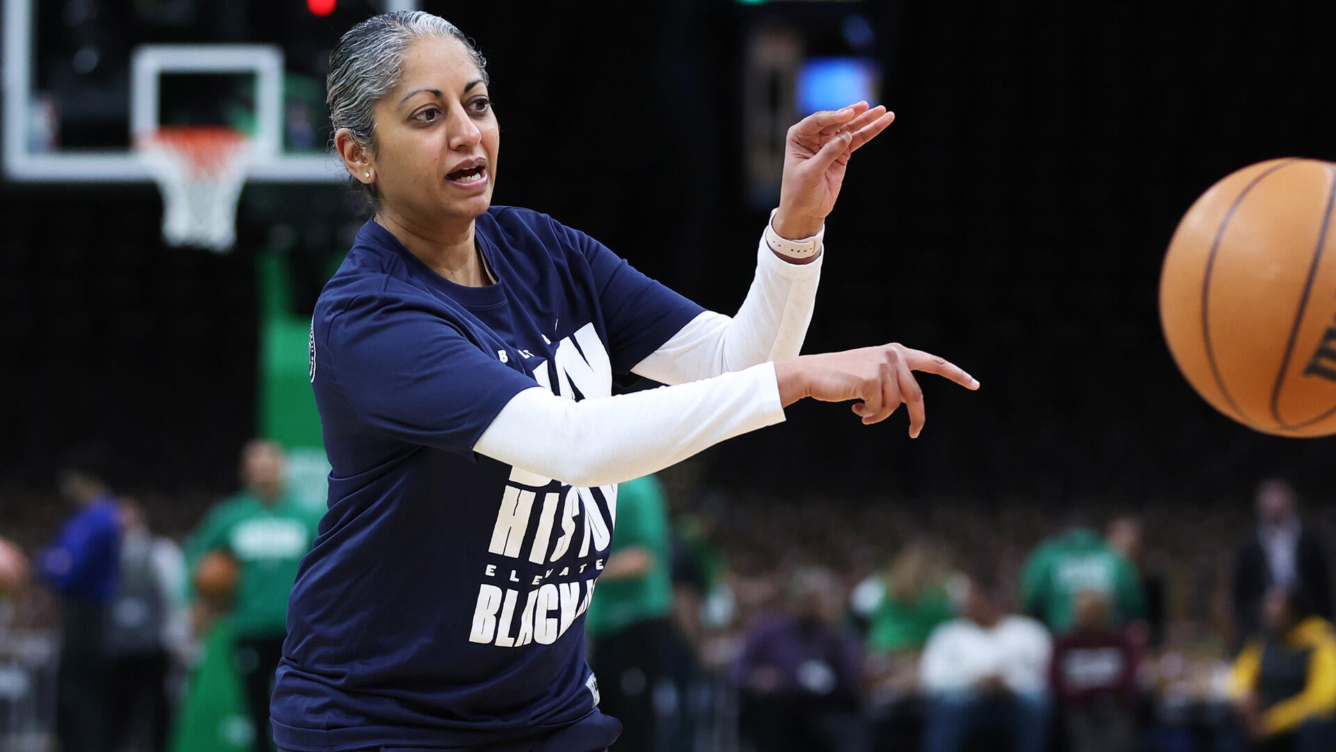 
                        WNBA coaching tracker: Storm tab Liberty assistant Sonia Raman; Wings, Paige Bueckers get new coach
                    