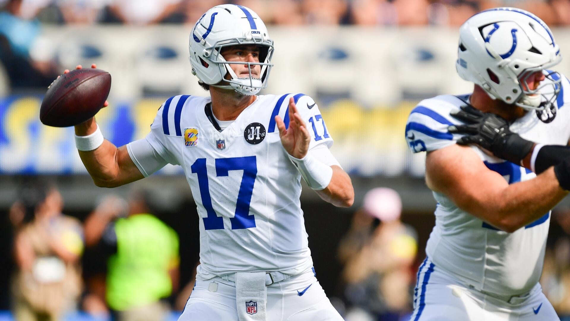 Week 8 NFL player props, picks, odds: Back Daniel Jones Over 233.5 passing yards for Sunday NFL prop bets