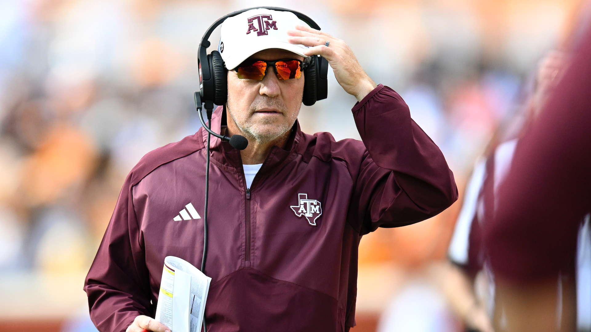 <a href="https://www.cbssports.com/college-football/news/lsu-coaching-search-odds-lane-kiffin-jimbo-fisher-candidates-to-replace-brian-kelly-hot-board/" target="_blank">LSU coaching search odds: Lane Kiffin, Jimbo Fisher among 10 candidates to replace Brian Kelly</a>