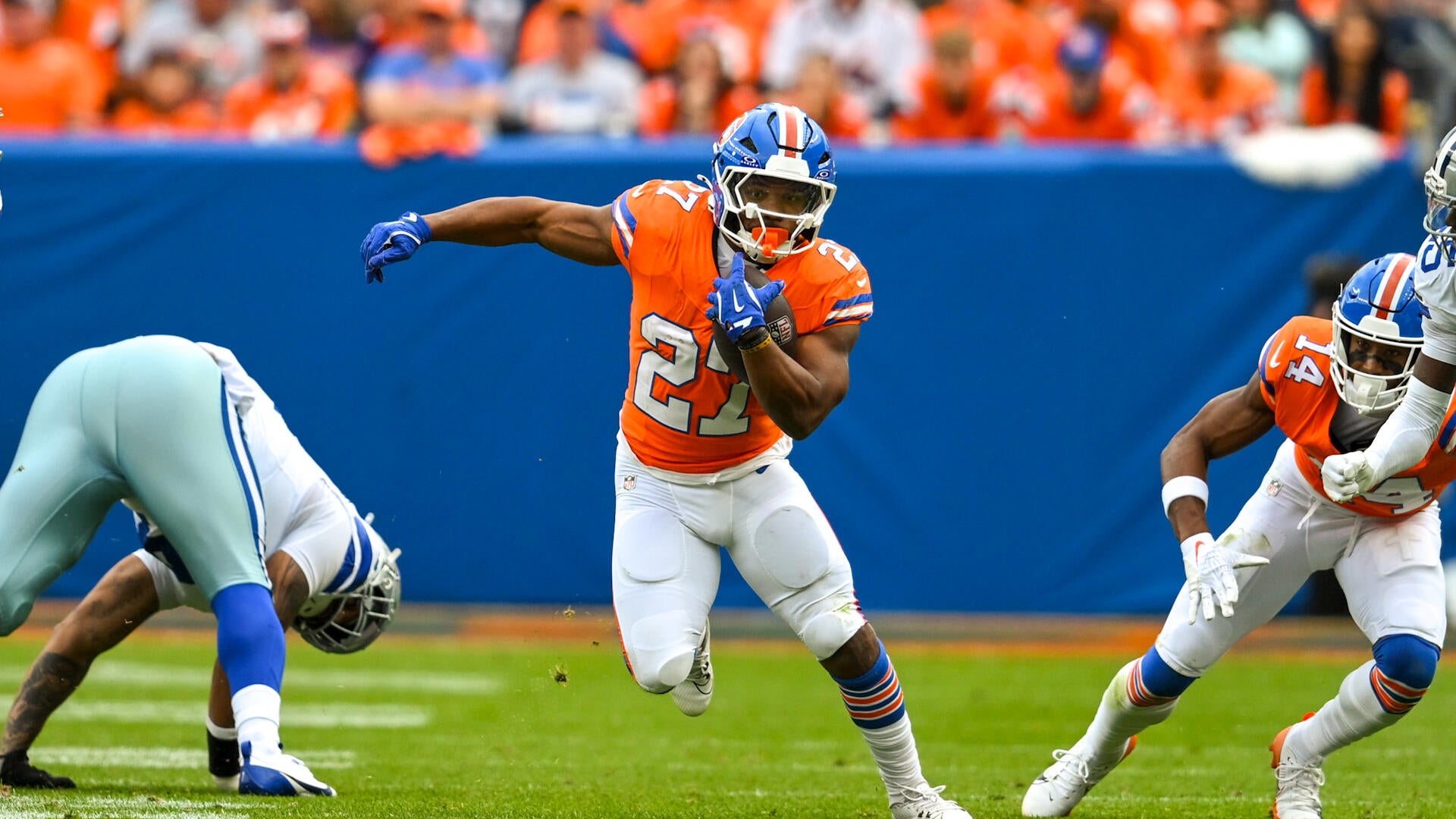NFL DFS, 브롱코스 vs. 레이더스: FanDuel, DraftKings 일일 판타지 픽 및 '목요일 밤 풋볼' 라인업