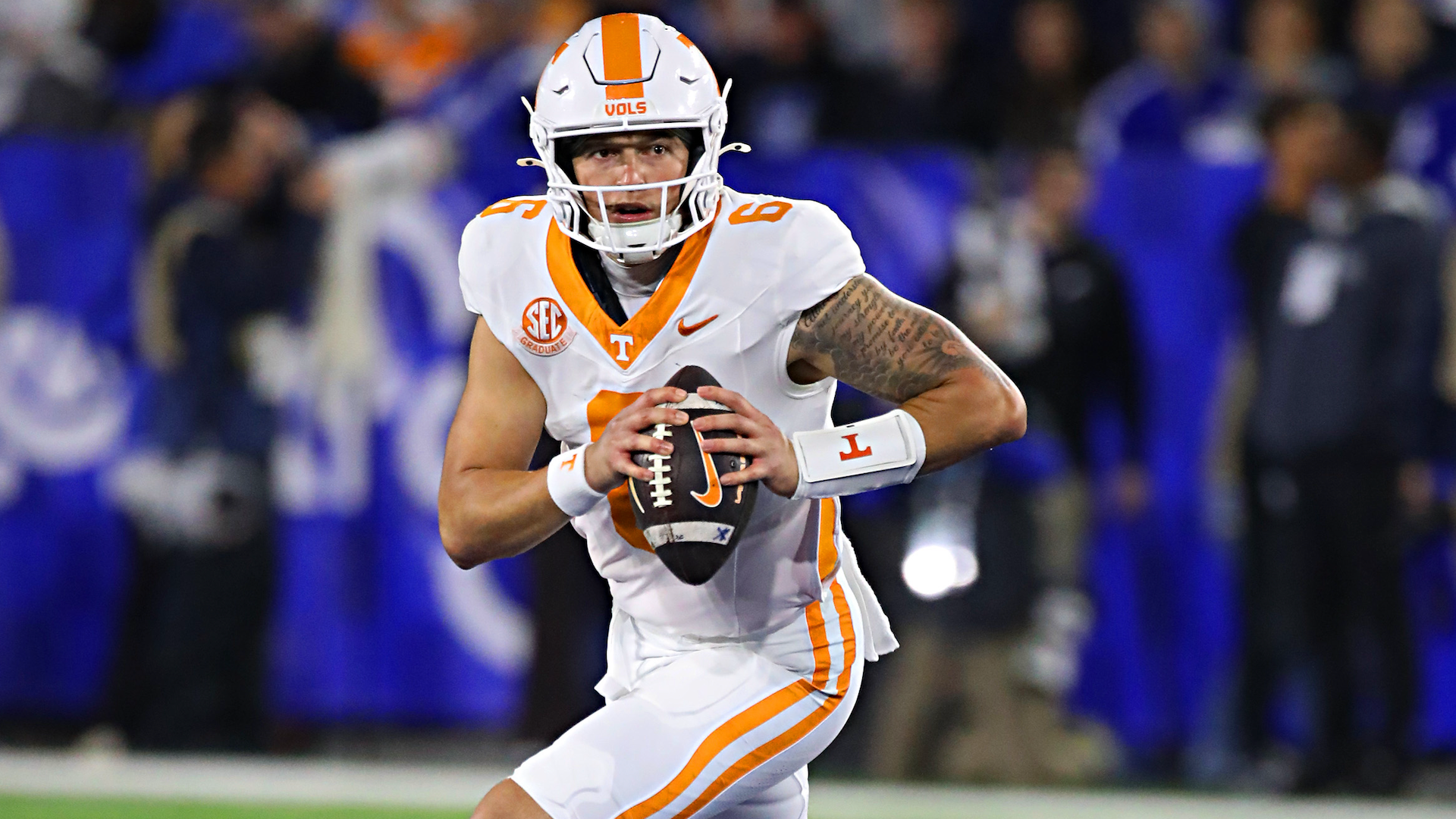 <a href="https://www.cbssports.com/college-football/news/college-football-odds-picks-predictions-oklahoma-vs-tennessee-vanderbilt-vs-texas-fuel-week-10-slate/" target="_blank">College football odds, picks, predictions: Oklahoma vs. Tennessee, Vanderbilt vs. Texas, fuel Week 10 slate</a>