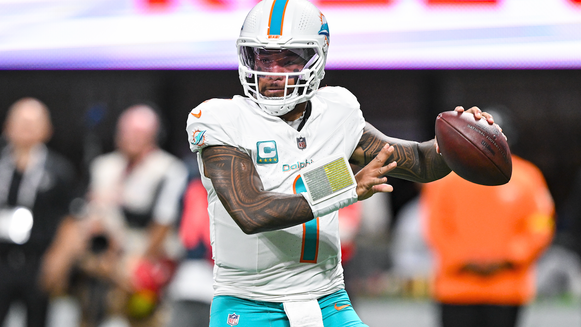 https://sportshub.cbsistatic.com/i/2025/10/28/e5dba949-7497-4b11-98d3-93c7b1257c64/dolphins.png