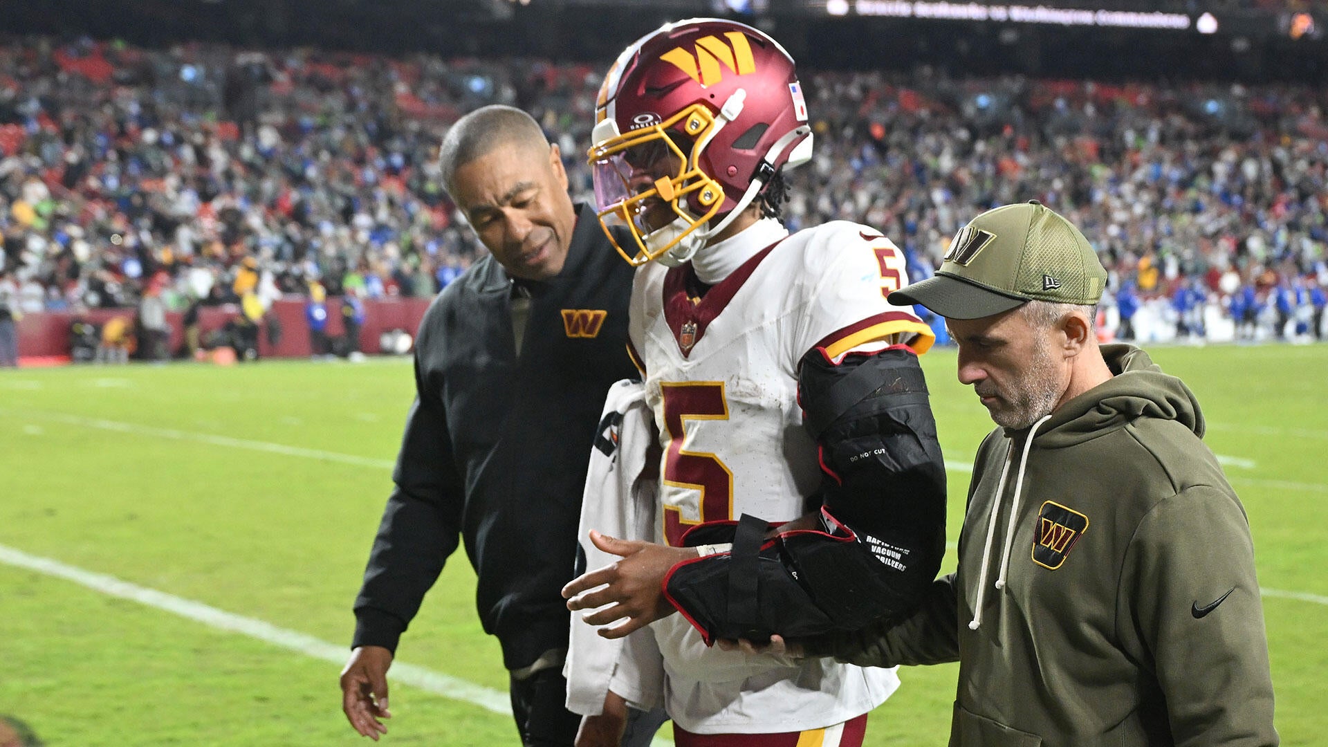 Jayden Daniels injury update: Commanders star QB awaiting MRI for dislocated left elbow vs. Seahawks